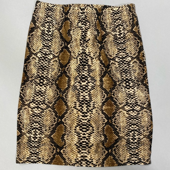 Dresses & Skirts - Printed Snake skin skirt